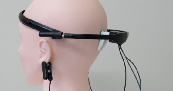 わずか3秒で装着できる電極ヘッドセット！